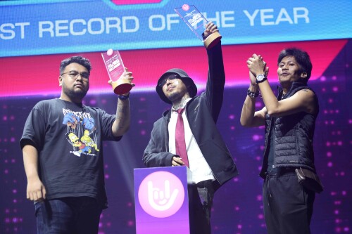 BEST-RECORD-OF-THE-YEAR2ef6fc7a692d3a8c.jpeg