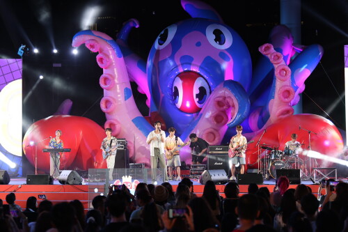 SweezDream---Siam-Paragon-Ultrasonic-Water-Festival-2024-Songkran-Lobster-Wonderland-by-Philip-Colbert-31c27dd04b8d88358.jpeg
