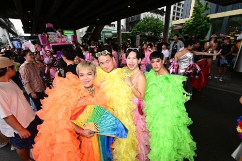 Garnier-Pride-Squad_9fd08c5cc404ccaba.jpg