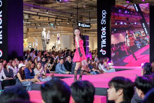 TikTok-Shop-_-Em-District-Exclusive-Runway_Post-PR-1199ccbd3800df3ec9.jpg