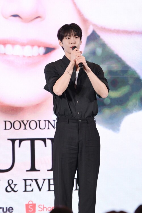-12-DOYOUNG---Shopee-x-DOYOUNG-YOUTH-FANSIGN--EVENTcb3a843e7bc90efb.jpg