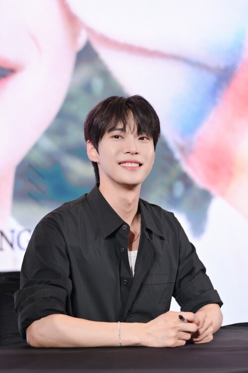 -16-DOYOUNG---Shopee-x-DOYOUNG-YOUTH-FANSIGN--EVENT755b6725415e8d11.jpg