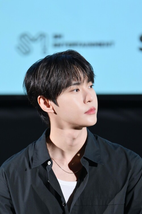 -5-DOYOUNG---Shopee-x-DOYOUNG-YOUTH-FANSIGN--EVENT356a122db828011c.jpg