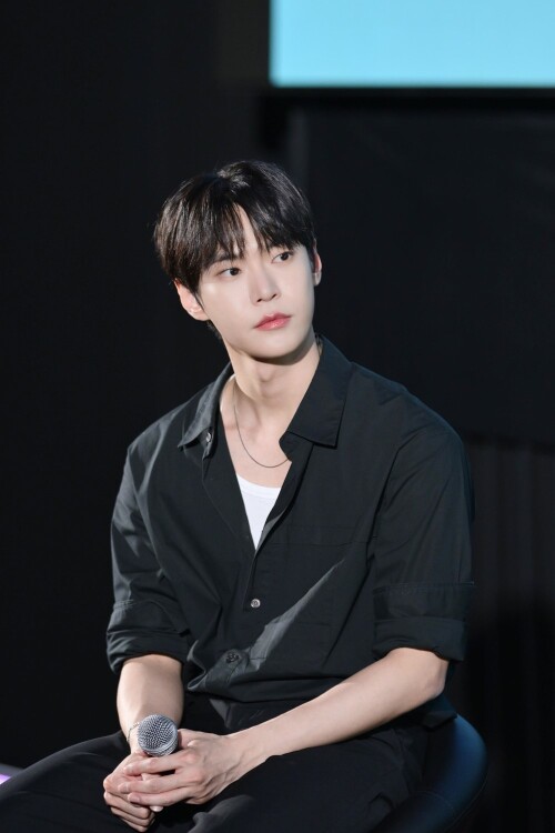 -7-DOYOUNG---Shopee-x-DOYOUNG-YOUTH-FANSIGN--EVENTe419fb055324f12f.jpg