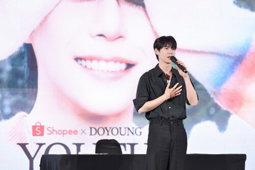 -9-DOYOUNG---Shopee-x-DOYOUNG-YOUTH-FANSIGN--EVENT55c4606a3056ee56.jpg