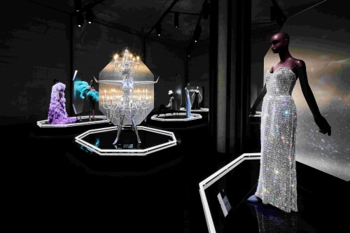 Swarovski---Masters-of-Light_Pop-Icons4d3d33c39a7ebb0b.jpg