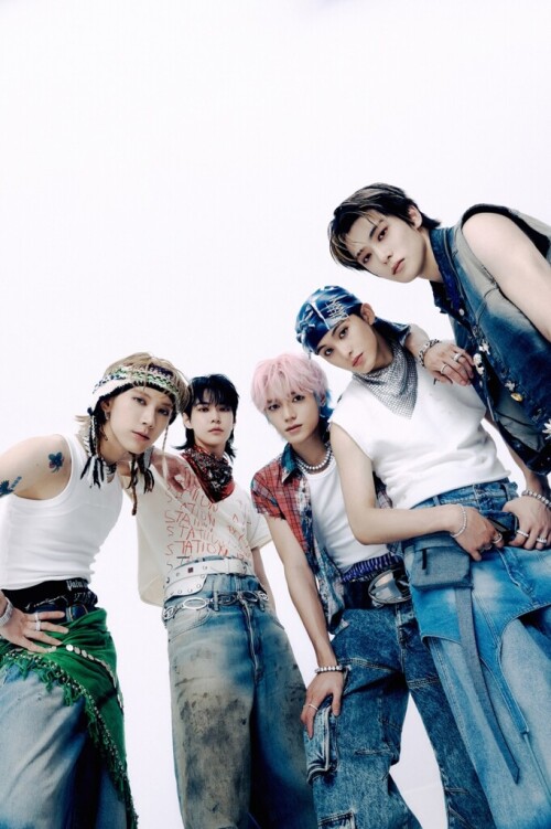-3--Baggy-Jeans--4-Golden-Age--NCT-682x10248b4e5ac2140d239c.jpg
