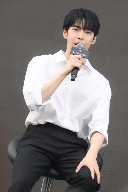 DOYOUNG--1--_NCT-DOJAEJUNG-THE-1ST-MINI-ALBUM-_PERFUME_-ALBUM-SIGN-EVENT-IN-BANGKOK_-681x1024683d40086a78599d.jpg