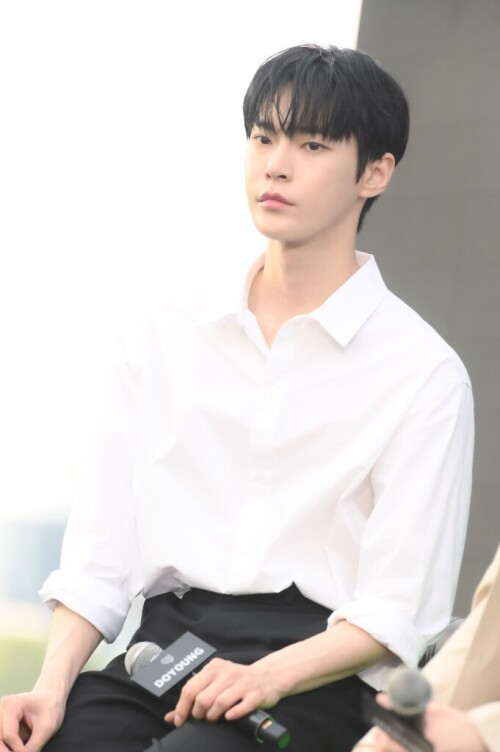 DOYOUNG--3--_NCT-DOJAEJUNG-THE-1ST-MINI-ALBUM-_PERFUME_-ALBUM-SIGN-EVENT-IN-BANGKOK_-681x102416e491e1f0948f86.jpg