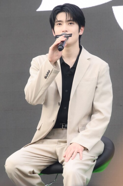 JAEHYUN--1--_NCT-DOJAEJUNG-THE-1ST-MINI-ALBUM-_PERFUME_-ALBUM-SIGN-EVENT-IN-BANGKOK_-681x10248a49b79905ab7196.jpg