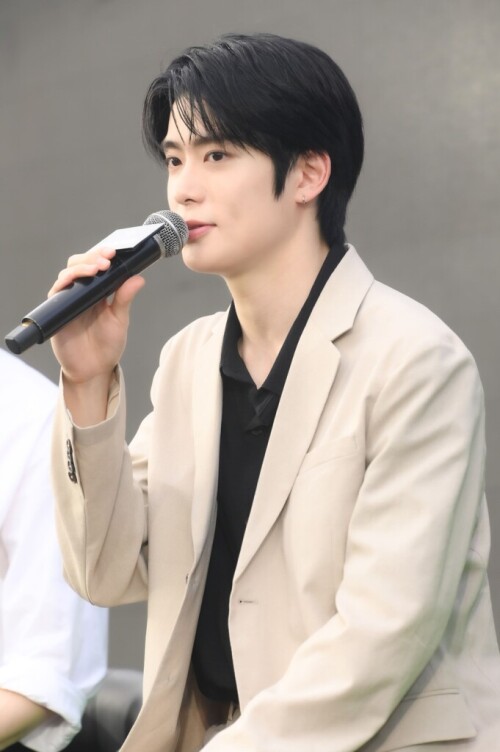 JAEHYUN--2--_NCT-DOJAEJUNG-THE-1ST-MINI-ALBUM-_PERFUME_-ALBUM-SIGN-EVENT-IN-BANGKOK_-681x10248efe517a6d4d7cb1.jpg