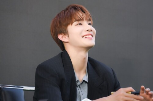 JUNGWOO--1--NCT-DOJAEJUNG-THE-1ST-MINI-ALBUM-PERFUME-ALBUM-SIGN-EVENT-IN-BANGKOK-1024x676602b024ec2e2b5c4.jpg