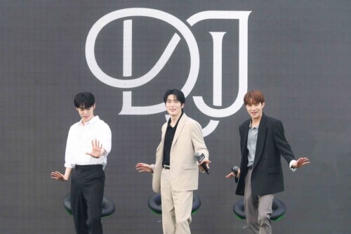 NCT-DOJAEJUNG--5--_NCT-DOJAEJUNG-THE-1ST-MINI-ALBUM-_PERFUME_-ALBUM-SIGN-EVENT-IN-BANGKOK_-1024x68124c49053cdecc23d.jpg