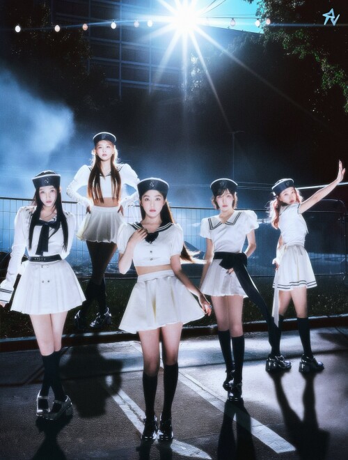 Red-Velvet--Cosmic--14055fd72249026ea.jpg