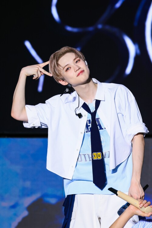 CHENLE--5-2024-NCT-DREAM-WORLD-TOUR-_THE-DREAM-SHOW-3-_-DREAM-SCAPE_-in-BANGKOK0482f193ee5984db.jpg