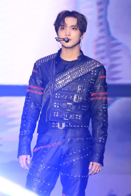 HAECHAN--1-2024-NCT-DREAM-WORLD-TOUR-_THE-DREAM-SHOW-3-_-DREAM-SCAPE_-in-BANGKOK1d082baf40dbe883.jpg