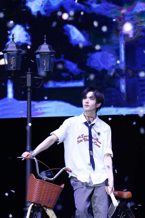 JISUNG--4-2024-NCT-DREAM-WORLD-TOUR-_THE-DREAM-SHOW-3-_-DREAM-SCAPE_-in-BANGKOKf6514950269d78ee.jpg