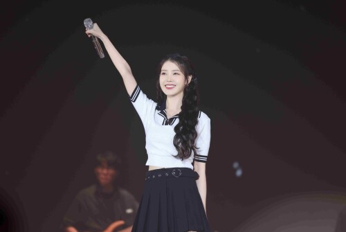 IU-HEREH-BKK-3b79c3df9c7c3fe3f.jpg