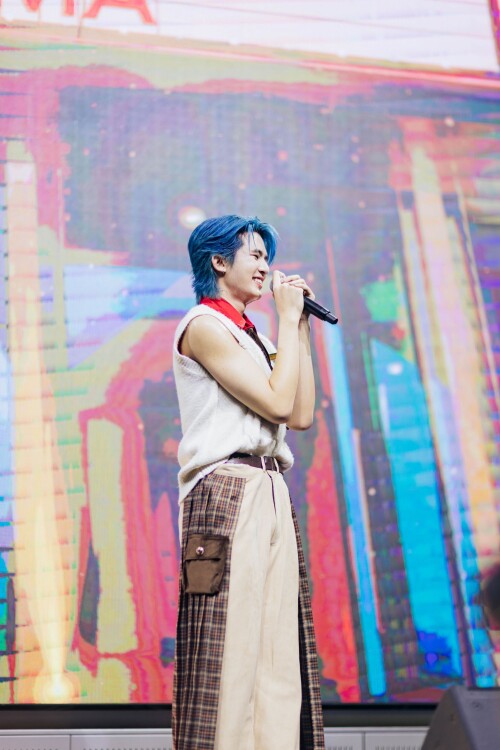 NEVONE-FAN-MEETING-716b18421b8ac0963.jpg