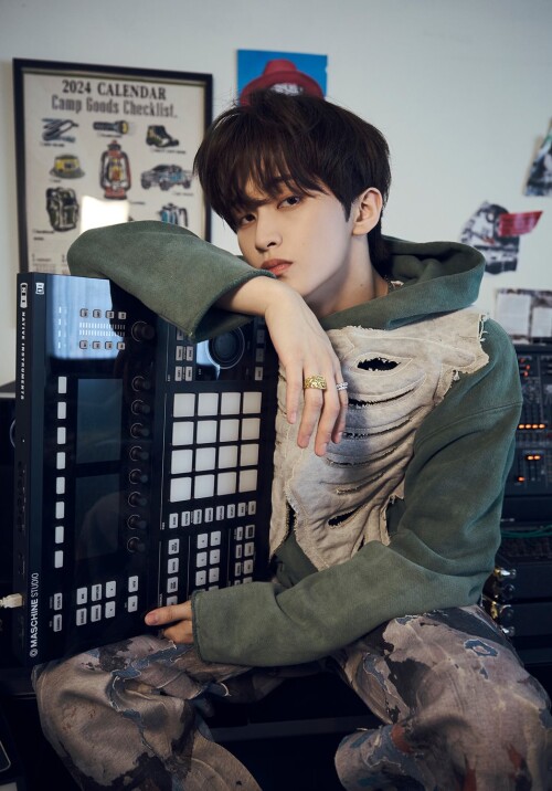 -MARK---NCT-127--6-WALK44f5c574d958ed6c.jpg