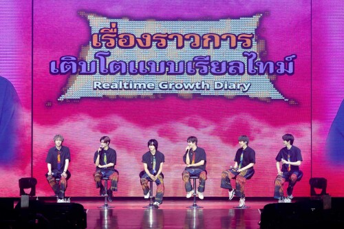 RIIZE_-9-2024-RIIZE-FAN-CON-RIIZING-DAY-in-BANGKOK1e54da5cf72e7a48.jpg