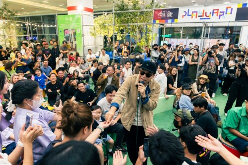 09--48--Playyard-Mini-Concert_02c19ba4fa3618c13.jpg