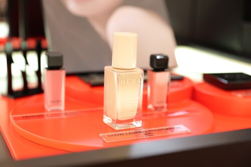 HERA-Glow-Lasting-Foundation-28e2517ce511ce87e.jpg
