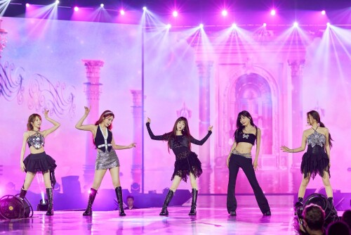 -2-2024-Red-Velvet-FANCON-TOUR-_HAPPINESS-_-My-Dear-ReVe1uv_-in-BANGKOK028d53bd39cc4203.jpg