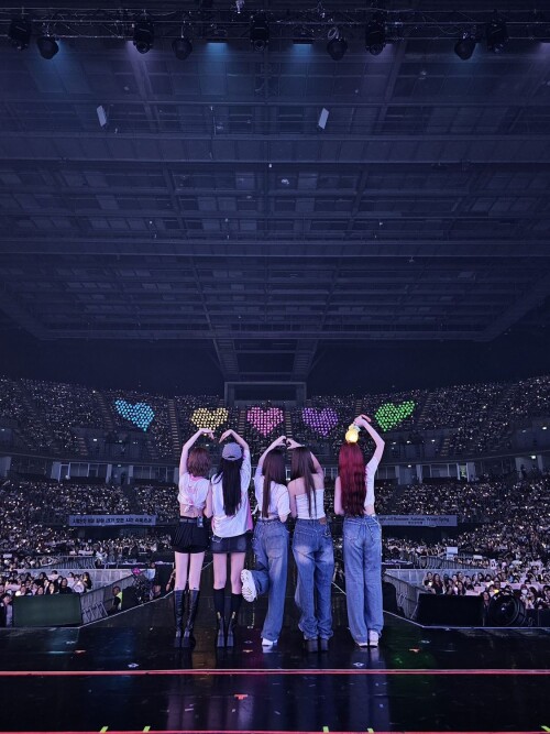 DAY-1-_Red-Velvet--2-2024-Red-Velvet-FANCON-TOUR-HAPPINESS-My-Dear-ReVe1uv-in-BANGKOK25900bf1b2d8e1c6.jpg