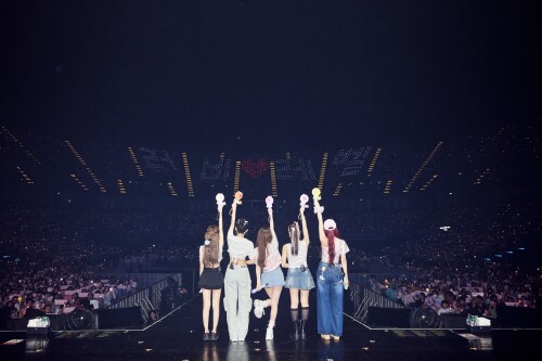 DAY-2-_Red-Velvet--2-2024-Red-Velvet-FANCON-TOUR-HAPPINESS-My-Dear-ReVe1uv-in-BANGKOK7ea18917c9bf704d.jpg