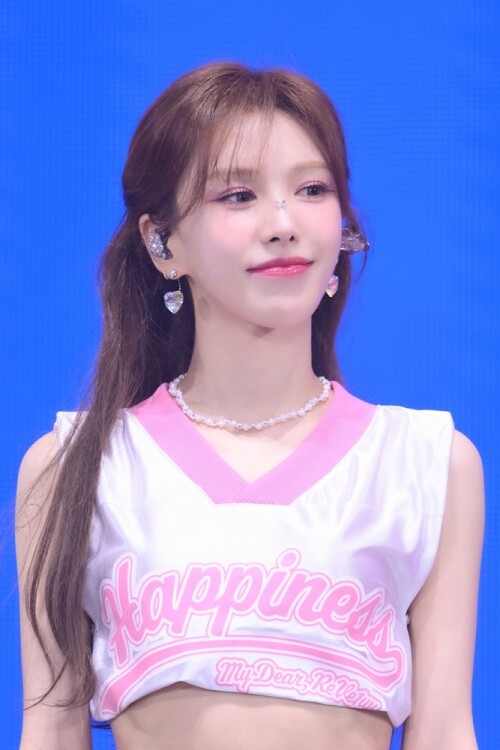 WENDY--4-2024-Red-Velvet-FANCON-TOUR-HAPPINESS-My-Dear-ReVe1uv-in-BANGKOKbfb6ebe5e27c9fb6.jpg