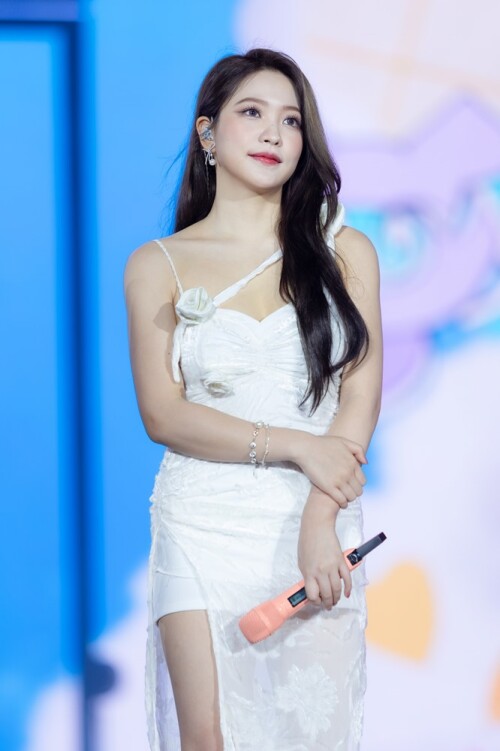 YERI--3-2024-Red-Velvet-FANCON-TOUR-HAPPINESS-My-Dear-ReVe1uv-in-BANGKOK750100d8e55631d3.jpg