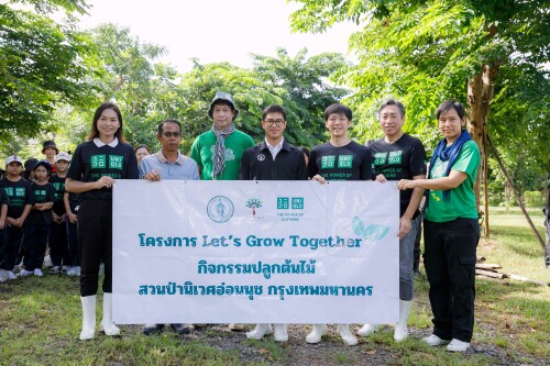 Uniqlo_GrowTogether-18108e287a293499c.jpg