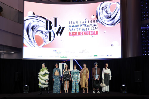 03-Fashion-Show--Siam-Center-Visionary-Stage497626deced51208.jpg