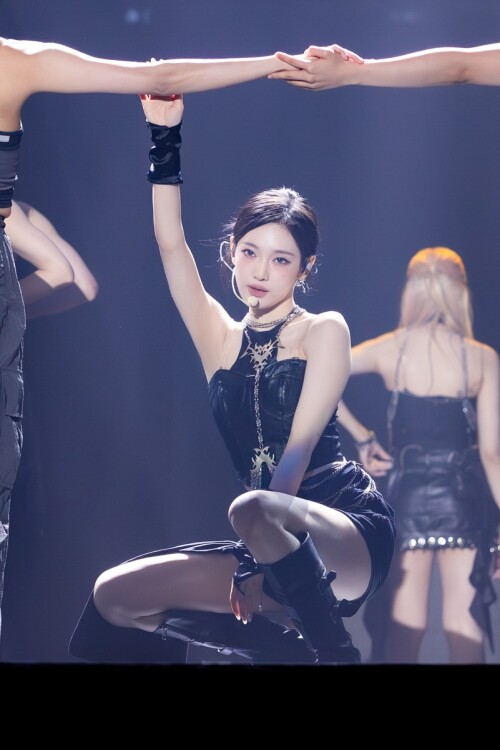 -NINGNING--2024-aespa-LIVE-TOUR-SYNK-PARALLEL-LINE-in-BANGKOKde65096f056c3112.jpg